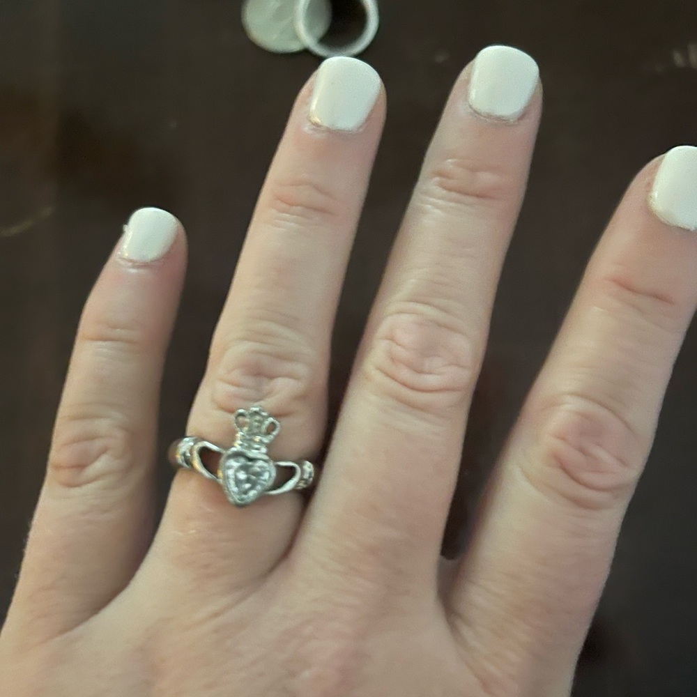 claddagh ring - Picture 2 of 3